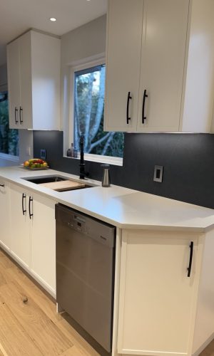 Detailed view of Quartz slab craftsmanship on kitchen backsplash and counters by Artin Stone Co.